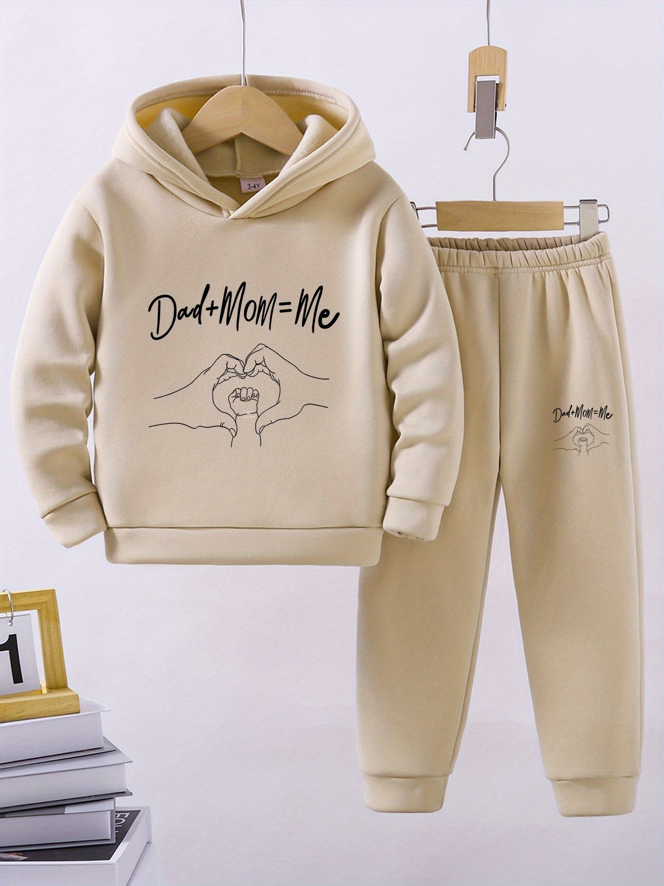 Set mit Kapuzenpullover und Hose für Mädchen mit „Dad+Mom=Me“-Aufdruck