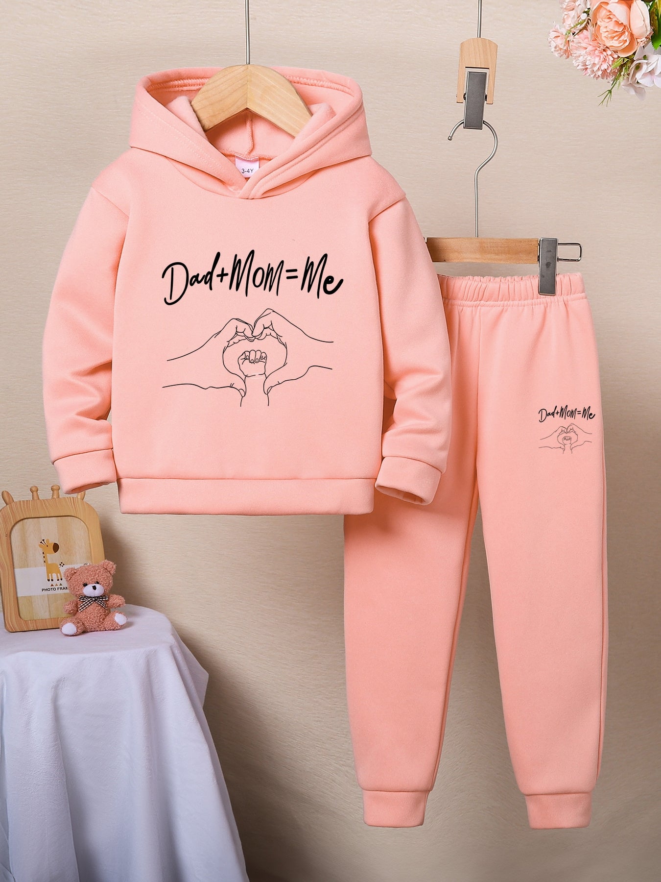 Set mit Kapuzenpullover und Hose für Mädchen mit „Dad+Mom=Me“-Aufdruck