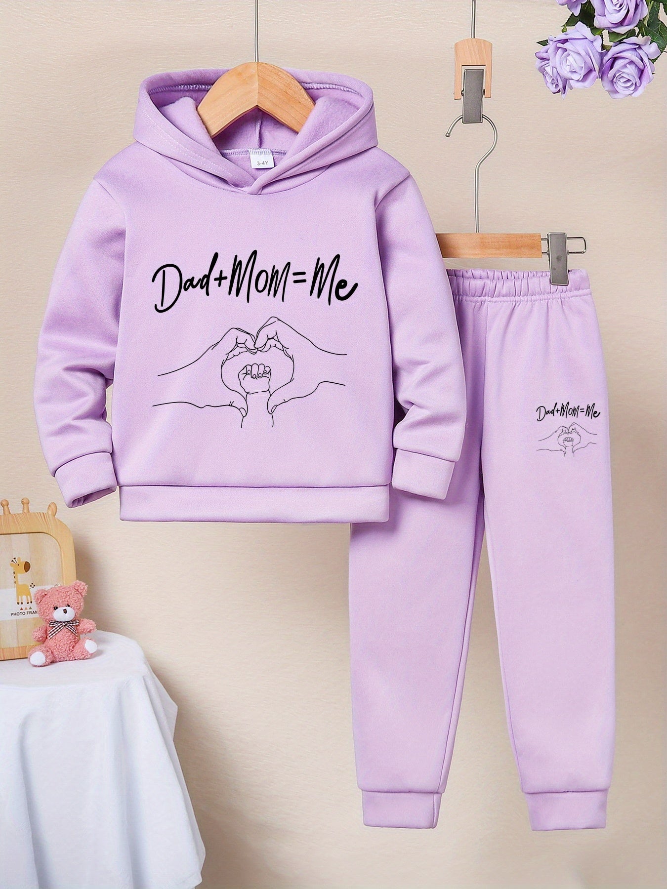 Set mit Kapuzenpullover und Hose für Mädchen mit „Dad+Mom=Me“-Aufdruck