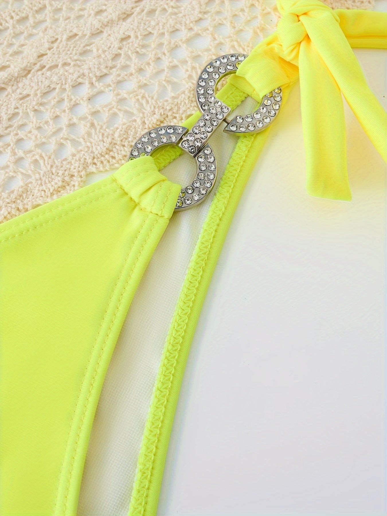 2-teiliges Bikini-Set mit Neckholder und Kettengliedern und Bindeband