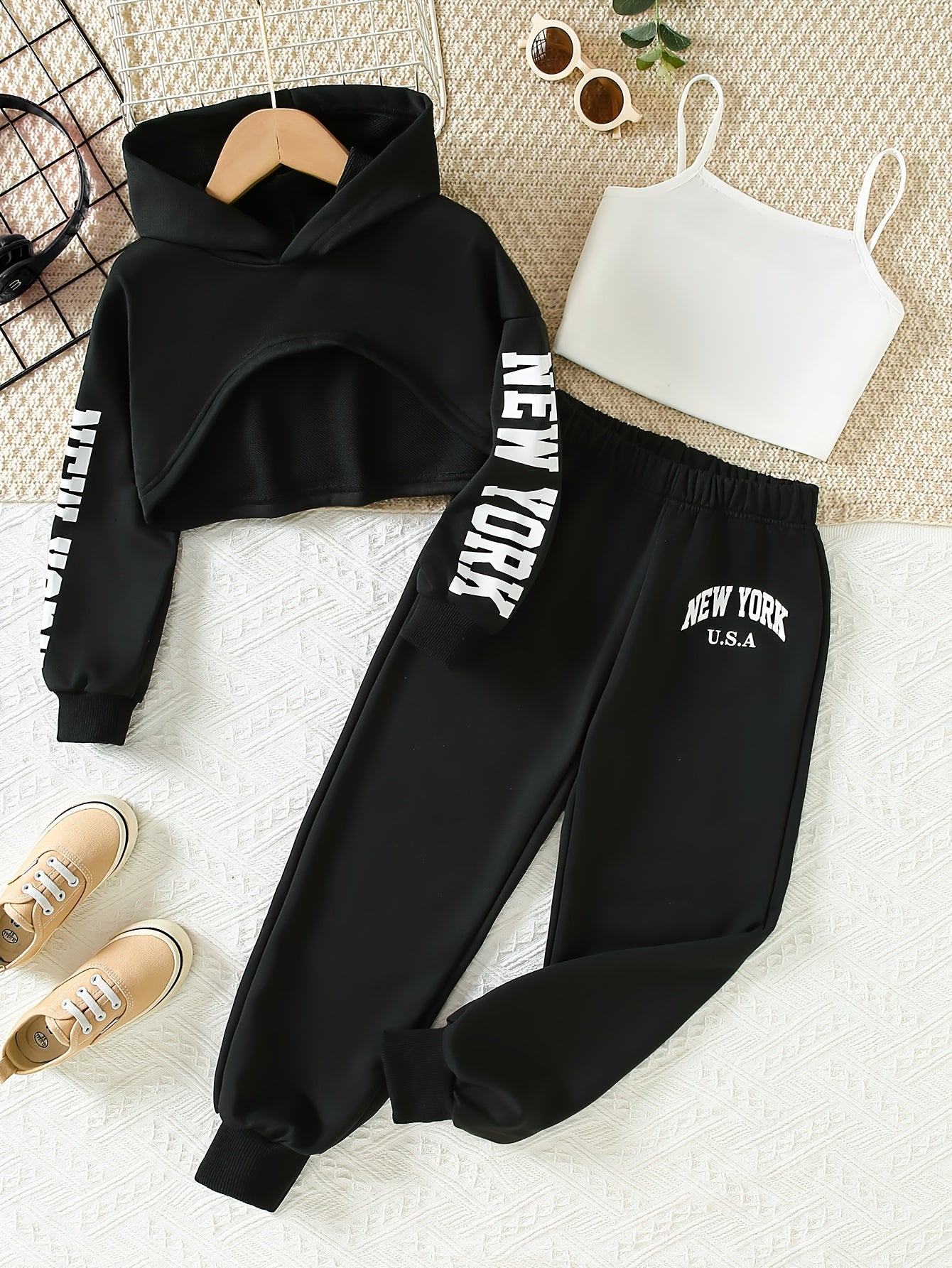 3-teiliges Outfit für Mädchen, mit kurzem Kapuzenpullover, Tanktop & Sporthose