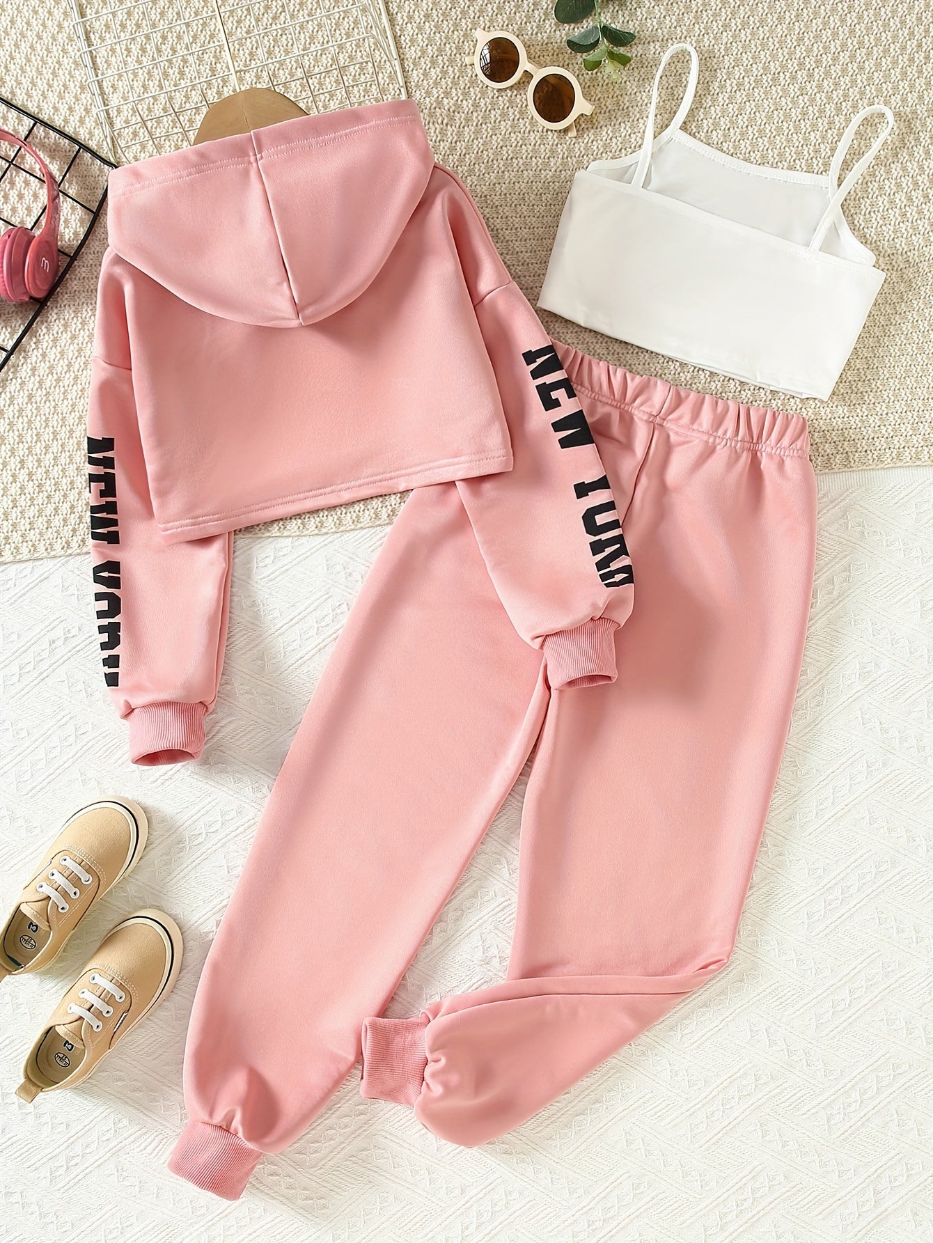 3-teiliges Outfit für Mädchen, mit kurzem Kapuzenpullover, Tanktop & Sporthose