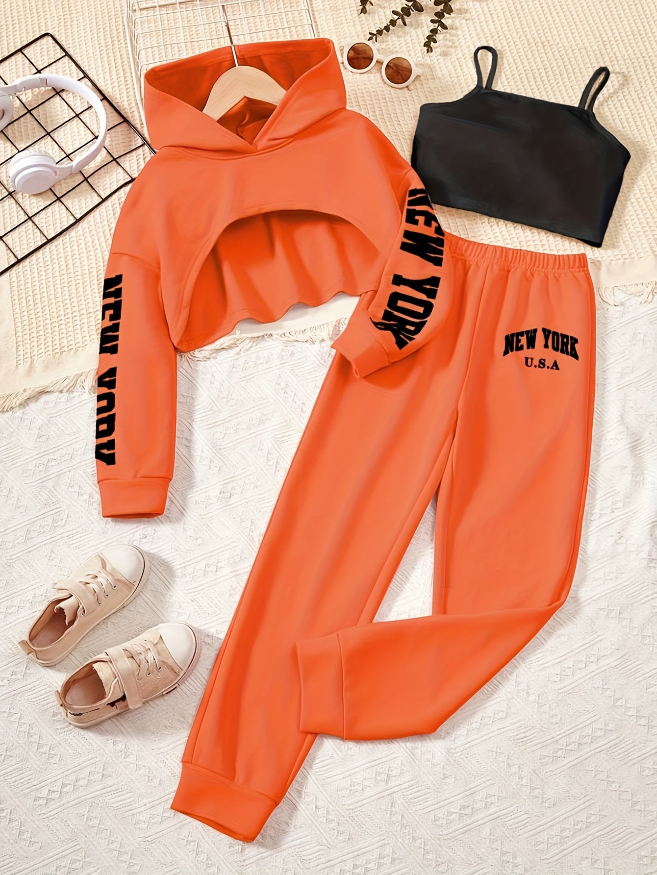 3-teiliges Outfit für Mädchen, mit kurzem Kapuzenpullover, Tanktop & Sporthose