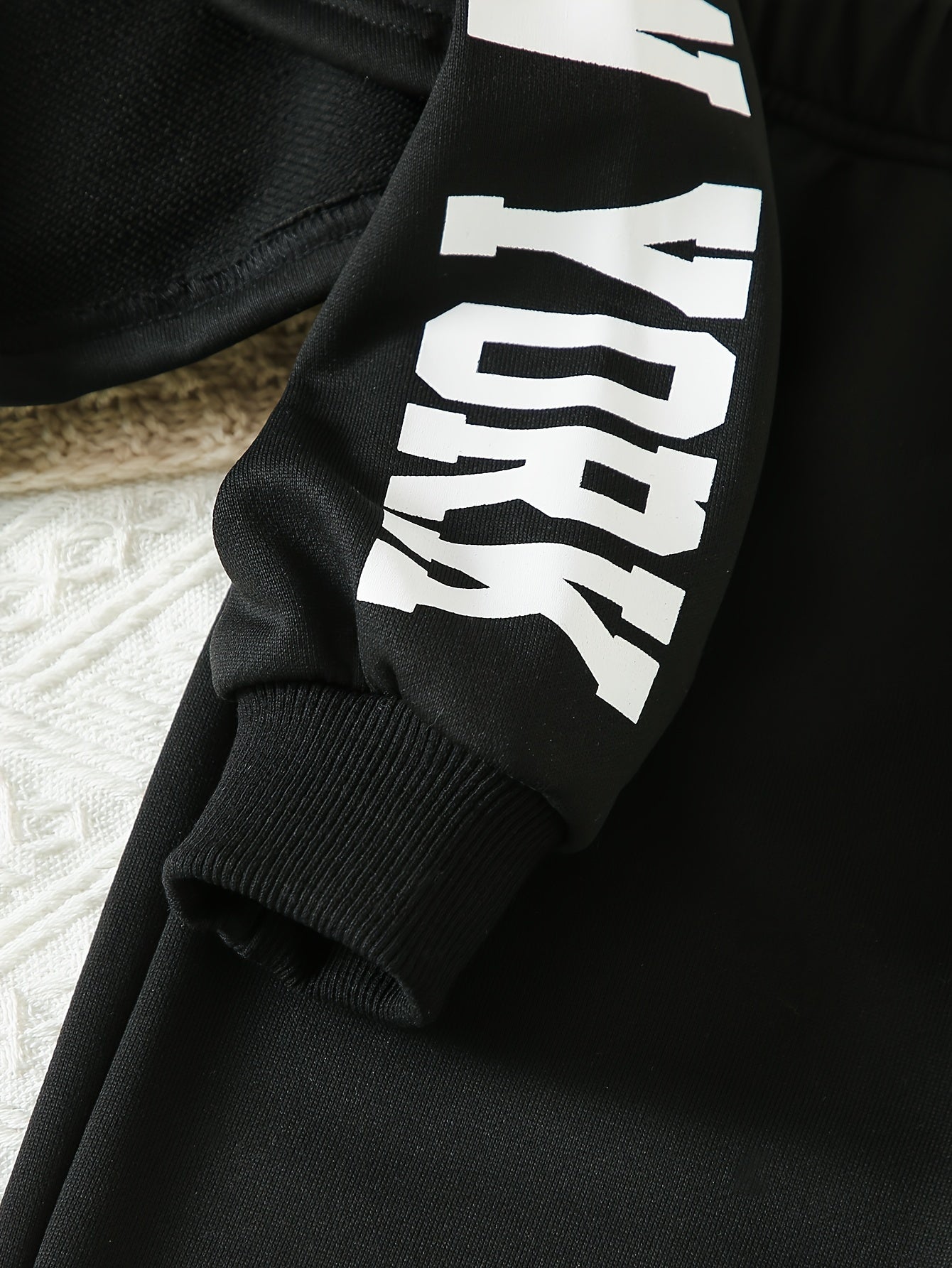 3-teiliges Outfit für Mädchen, mit kurzem Kapuzenpullover, Tanktop & Sporthose