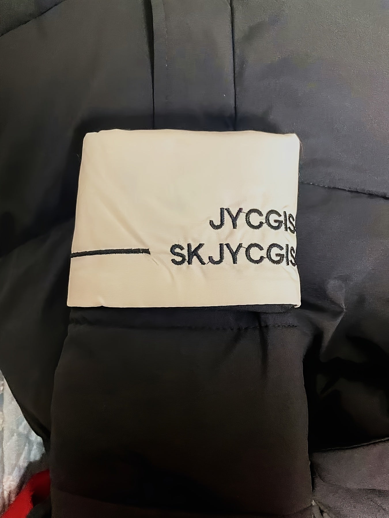 Trendy Mädchenjacke mit pelzigem Kapuzenkragen und langer Polyesterwattierung