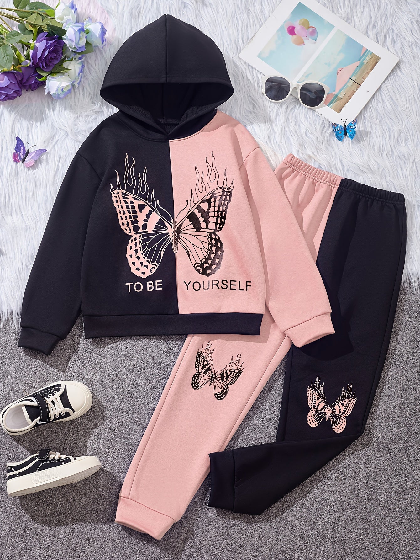 2-teiliges Outfit mit Schmetterlingsmuster Mädchen, Kapuzenpullover und Jogginghose