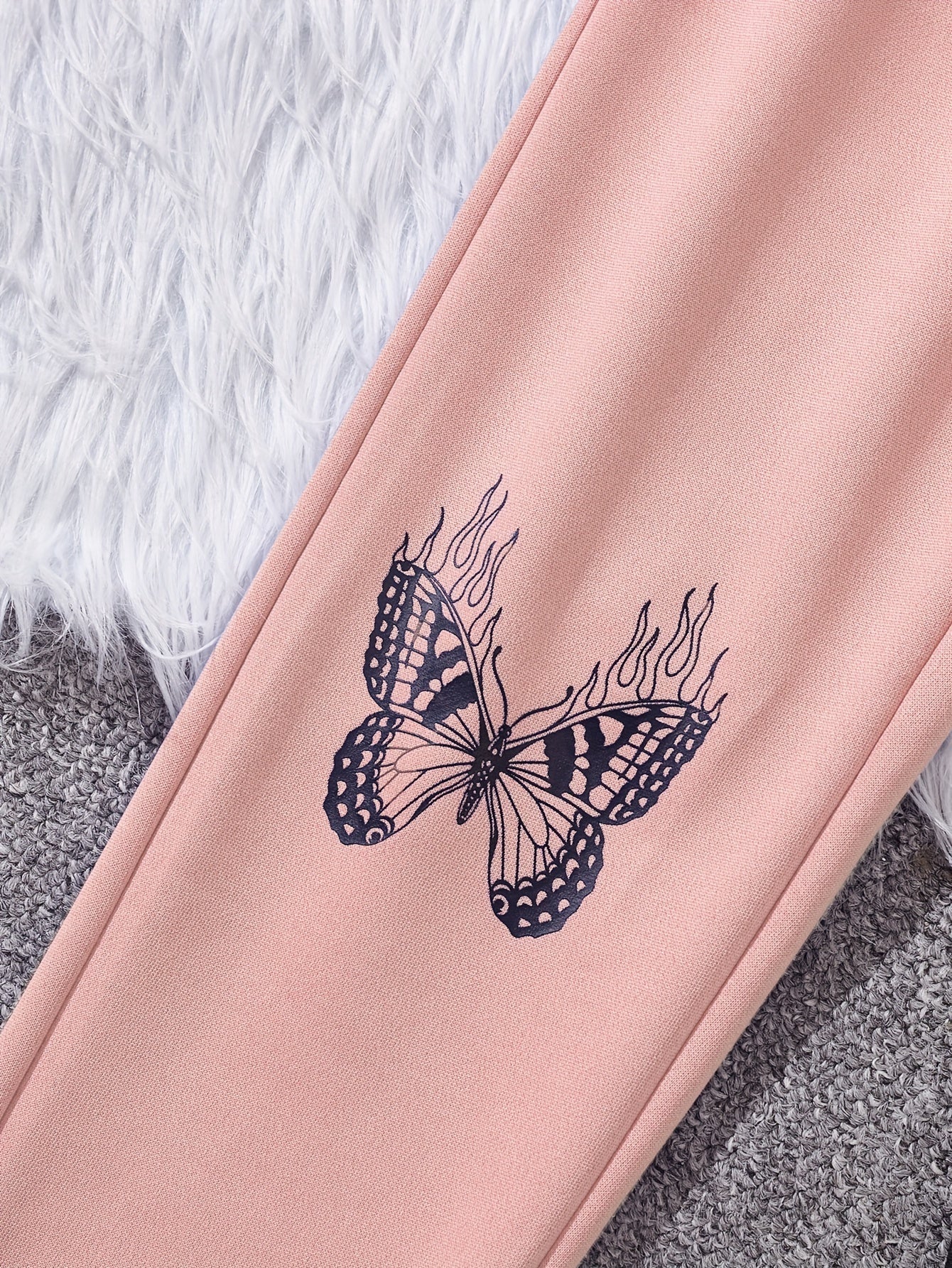 2-teiliges Outfit mit Schmetterlingsmuster Mädchen, Kapuzenpullover und Jogginghose