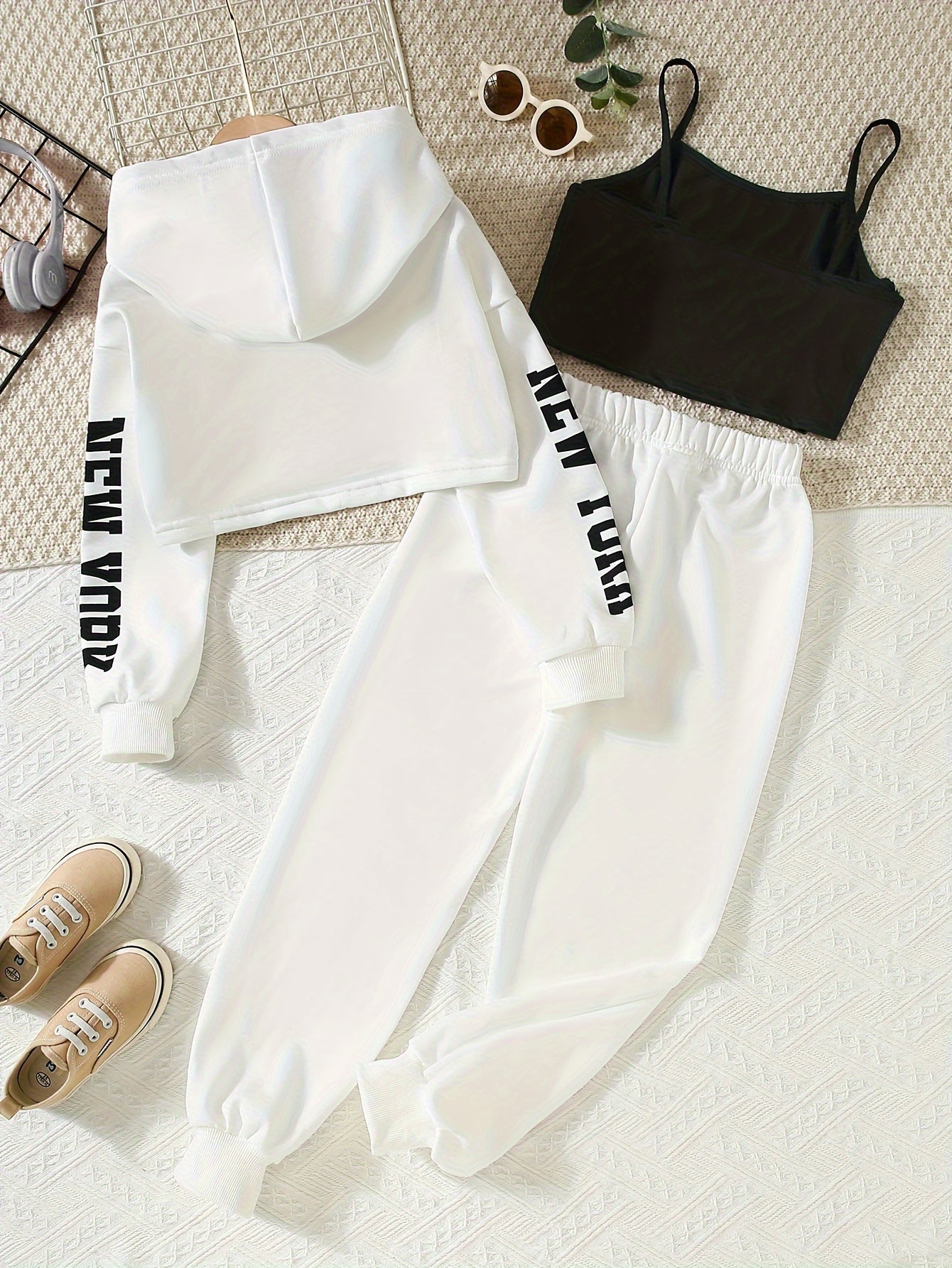 3-teiliges Outfit für Mädchen, mit kurzem Kapuzenpullover, Tanktop & Sporthose