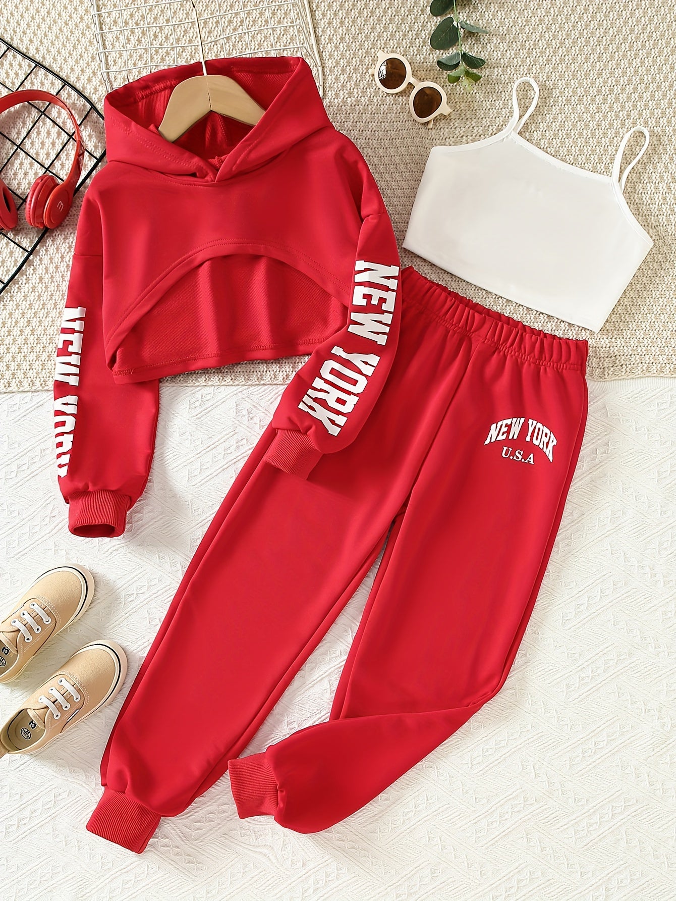 3-teiliges Outfit für Mädchen, mit kurzem Kapuzenpullover, Tanktop & Sporthose