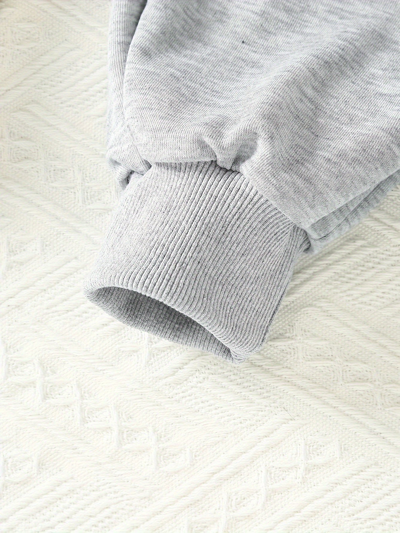 3-teiliges Outfit für Mädchen, mit kurzem Kapuzenpullover, Tanktop & Sporthose