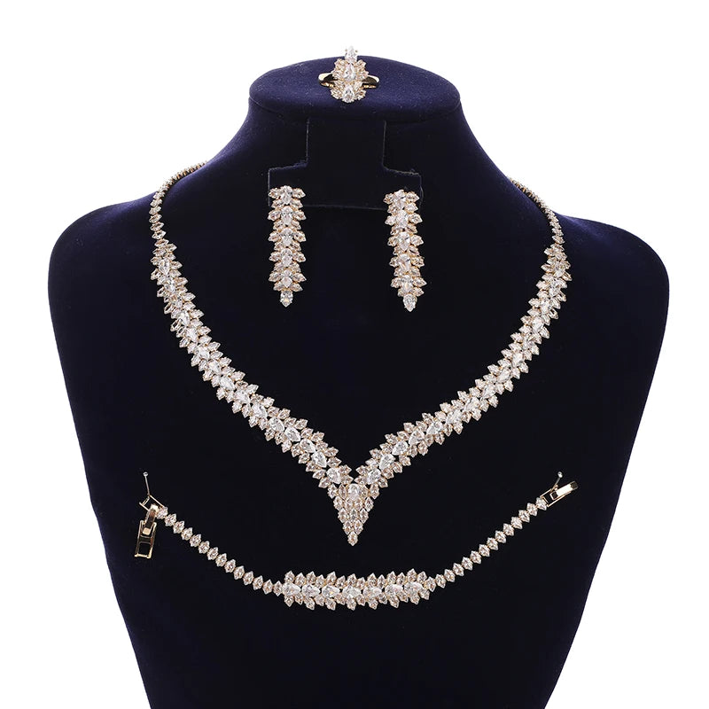 Schmuck Set HADIYANA Halskette Armband Ring Ohrringe BN7947 Modeschmuck