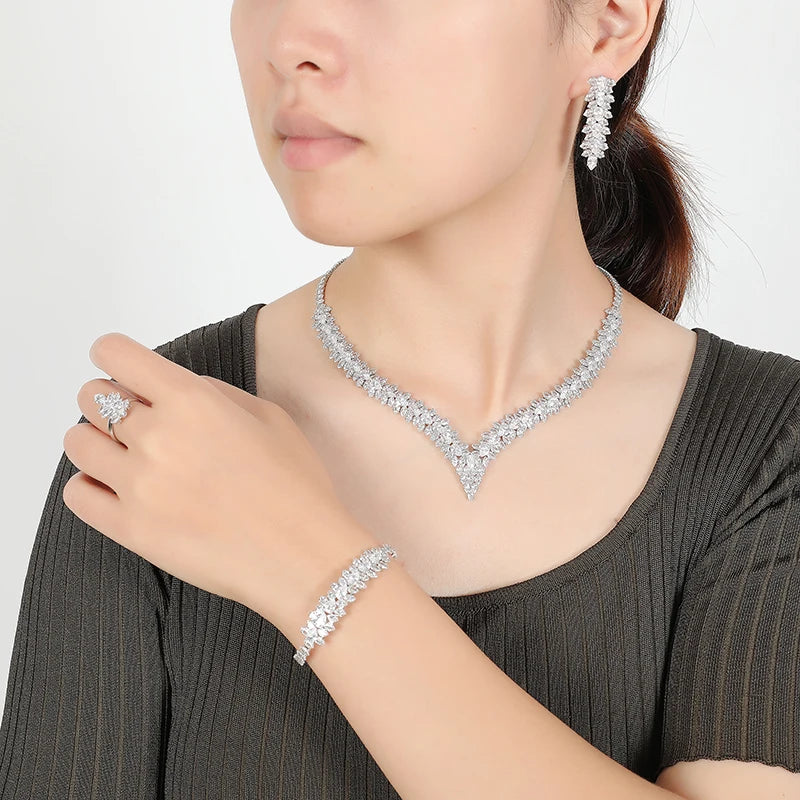 Schmuck Set HADIYANA Halskette Armband Ring Ohrringe BN7947 Modeschmuck