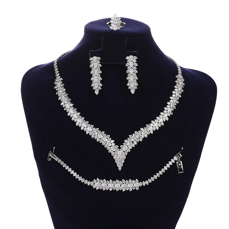 Schmuck Set HADIYANA Halskette Armband Ring Ohrringe BN7947 Modeschmuck