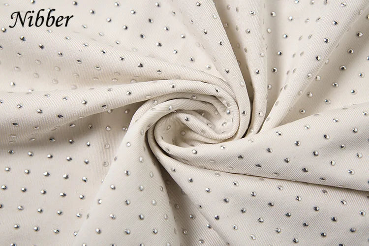 Nibber Diamant Mini Kleid mit Tiefem V-ausschnitt