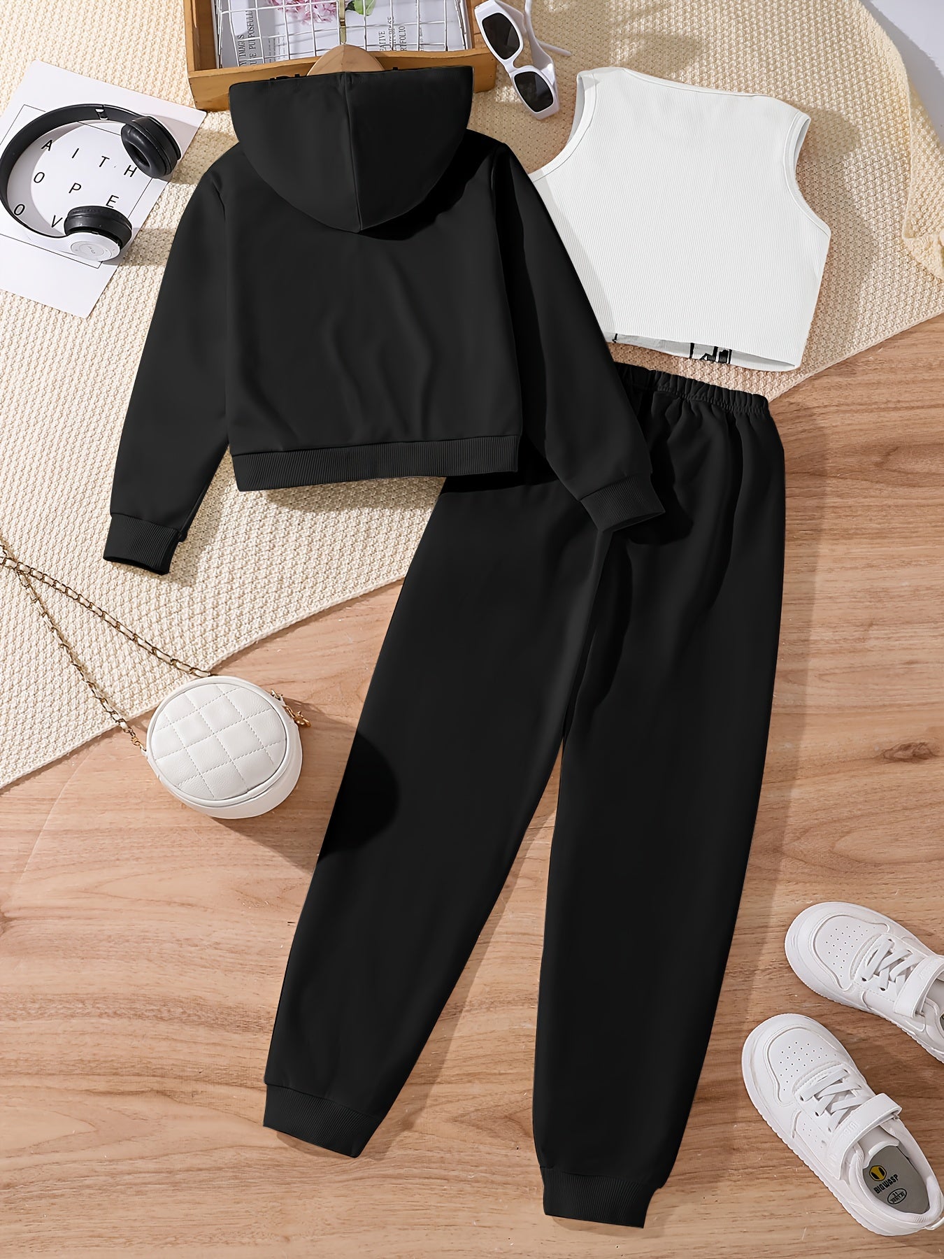 3-teiliges Mädchen - Set mit Kapuzenjacke + Tanktop + Jogginghose Model Anime