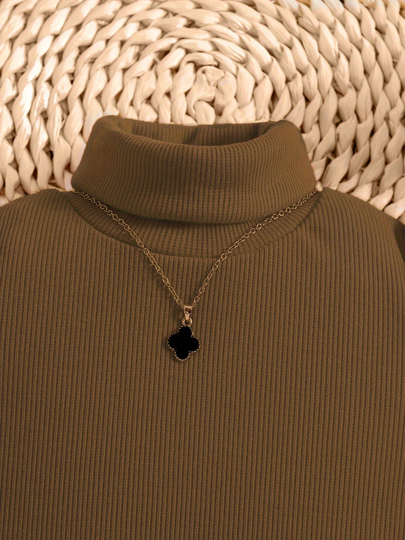2-teiliges elegantes Mädchen-Outfit, Rollkragenoberteil und Rock mit Karomuster