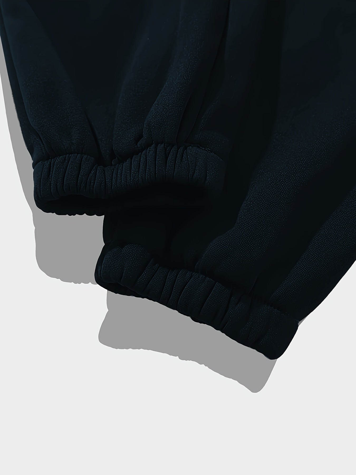 Neues Set aus Kapuzenpullover und Hose Jogging Anzug (Model 2024 Winter)