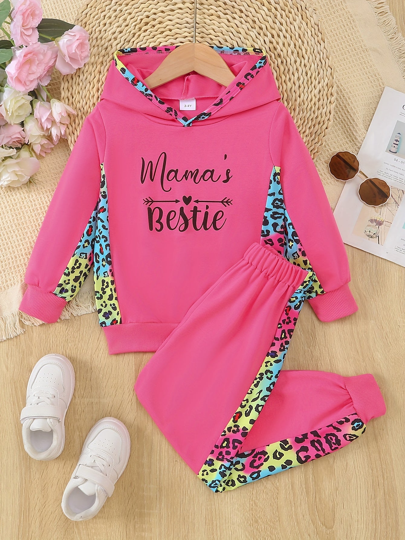 2-teiliges Mädchen-Set mit Kapuzenpullover und Jogginghose MAMA'S BESTIE