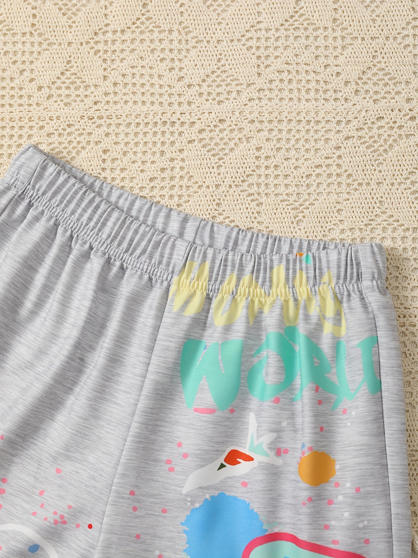 2-teiliges Set / Kapuzenpullover und Hose im Graffiti-Stil für Mädchen