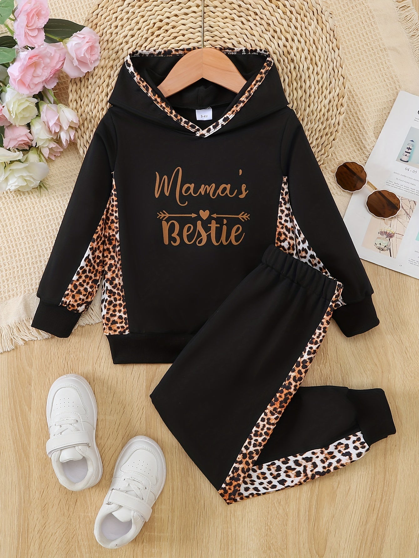 2-teiliges Mädchen-Set mit Kapuzenpullover und Jogginghose MAMA'S BESTIE