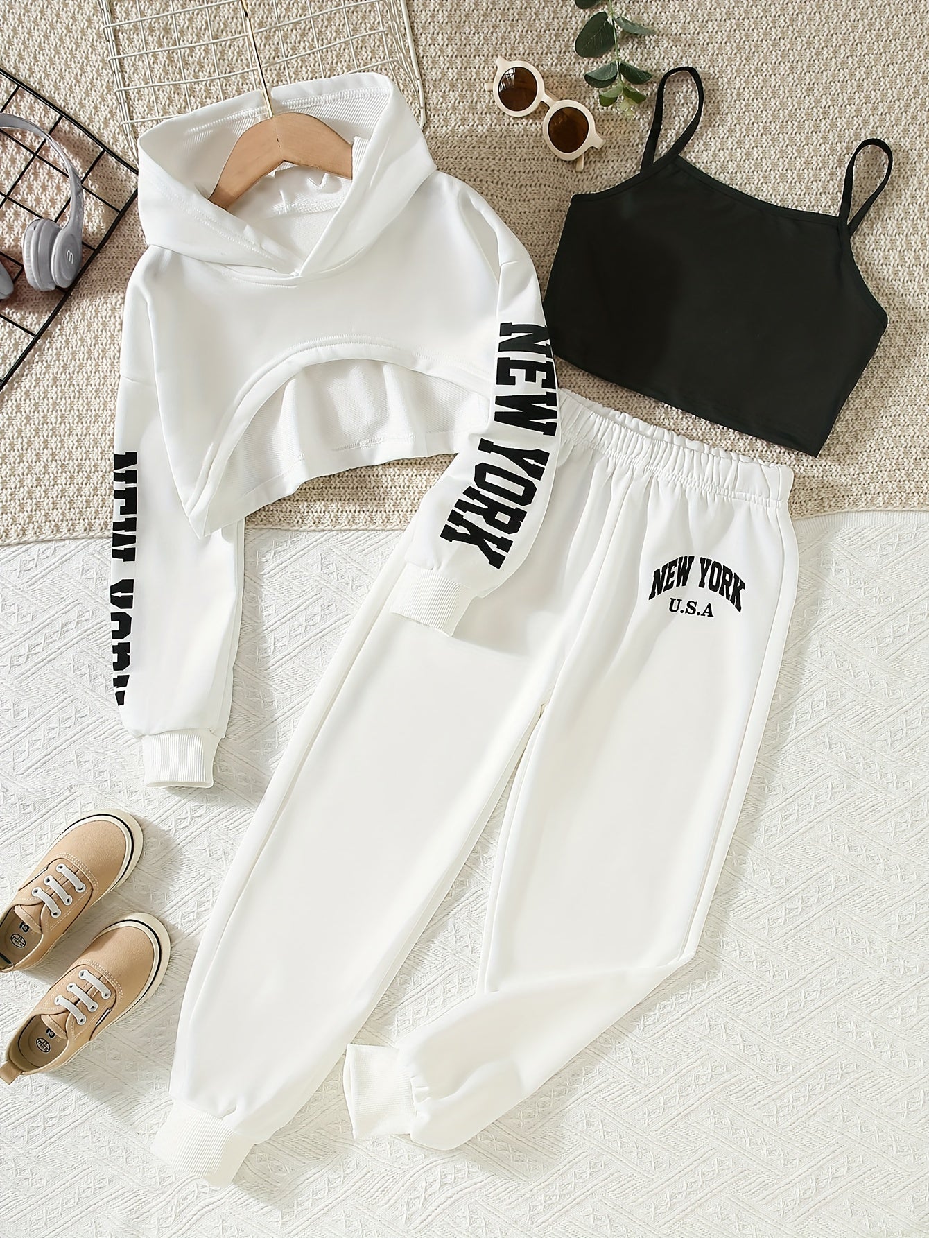 3-teiliges Outfit für Mädchen, mit kurzem Kapuzenpullover, Tanktop & Sporthose