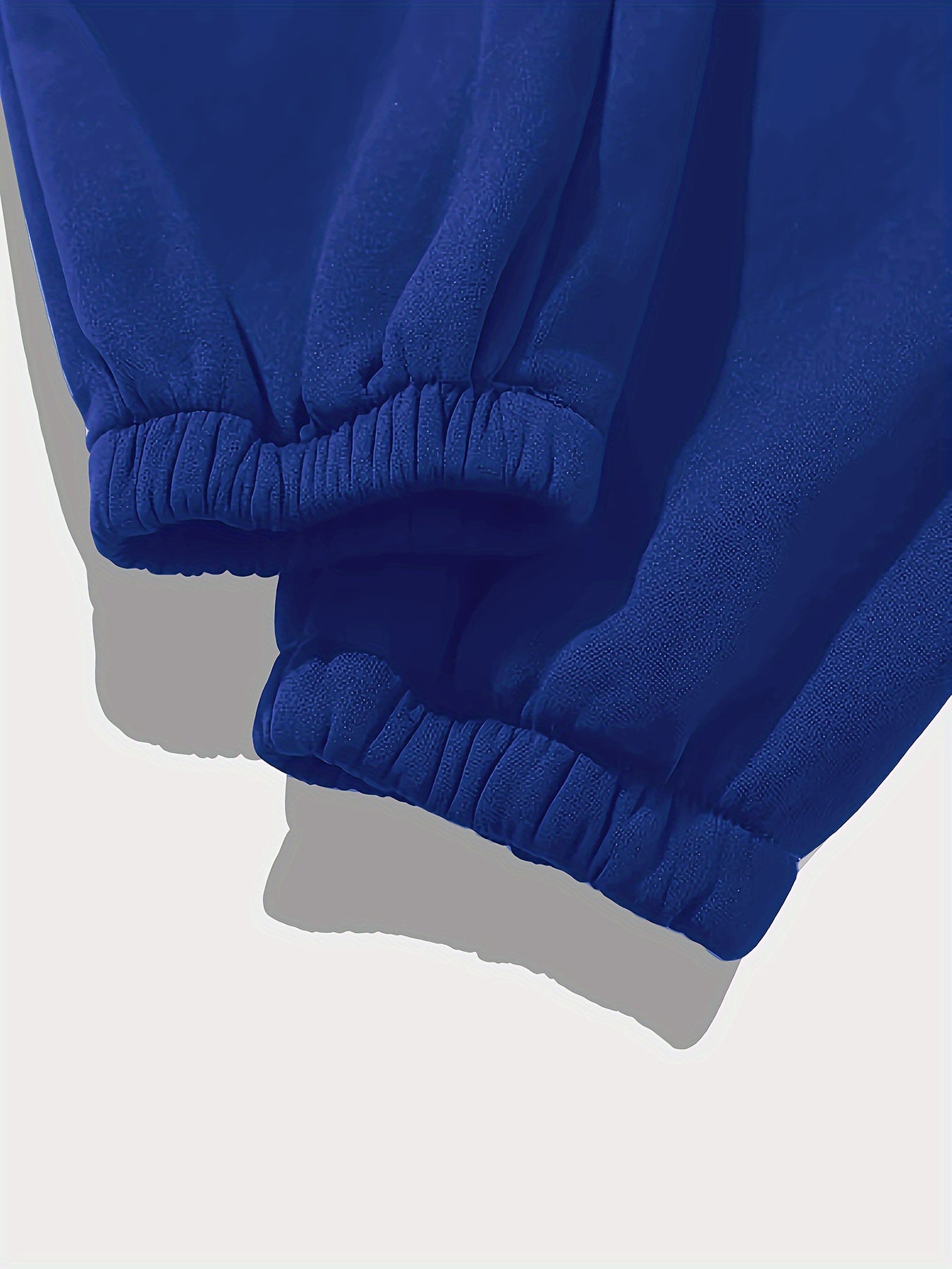 Neues Set aus Kapuzenpullover und Hose Jogging Anzug (Model 2024 Winter)