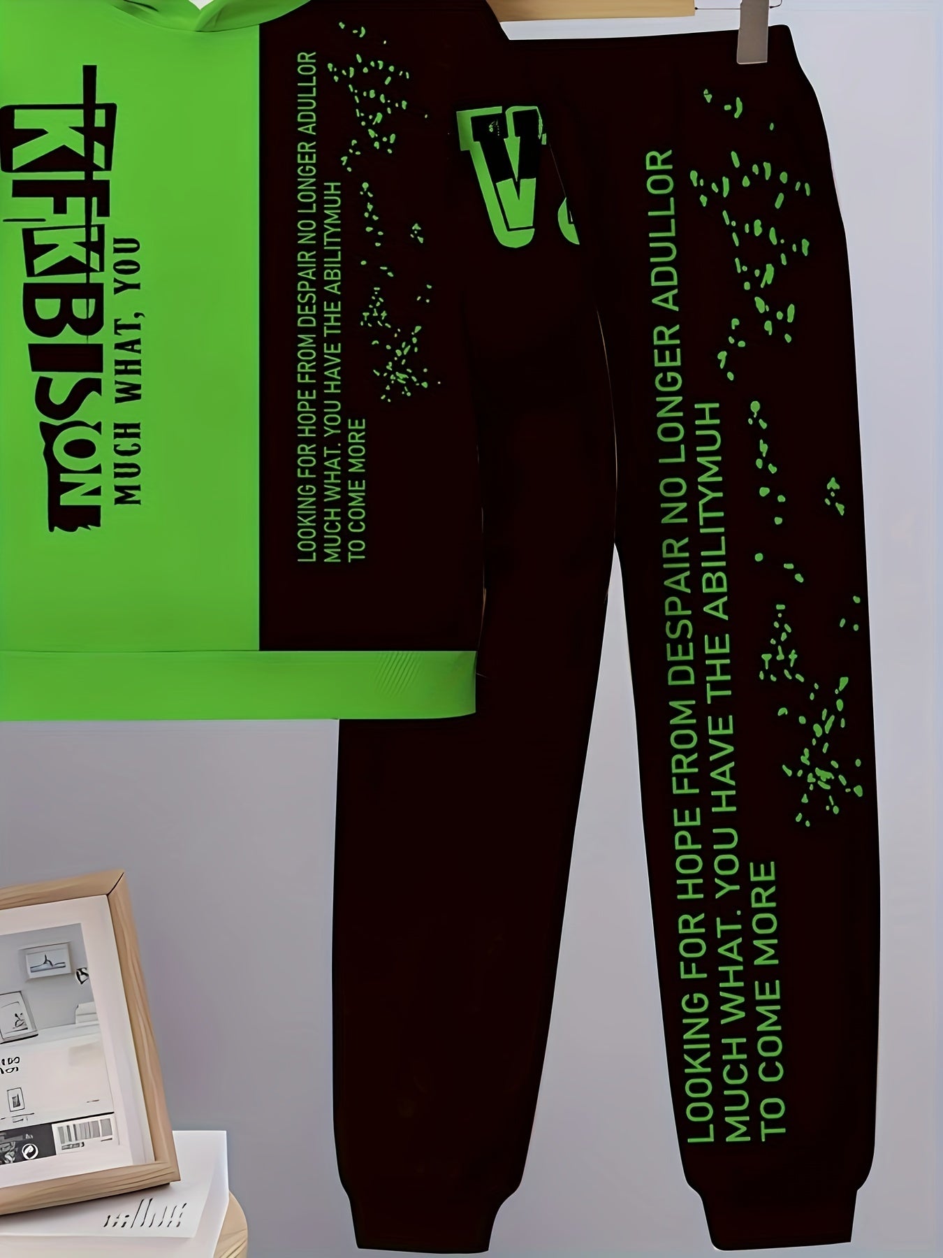 Lässiges Set aus Kapuzenpullover und Jogginghose für Jungen mit 3D-Geometrie-Print