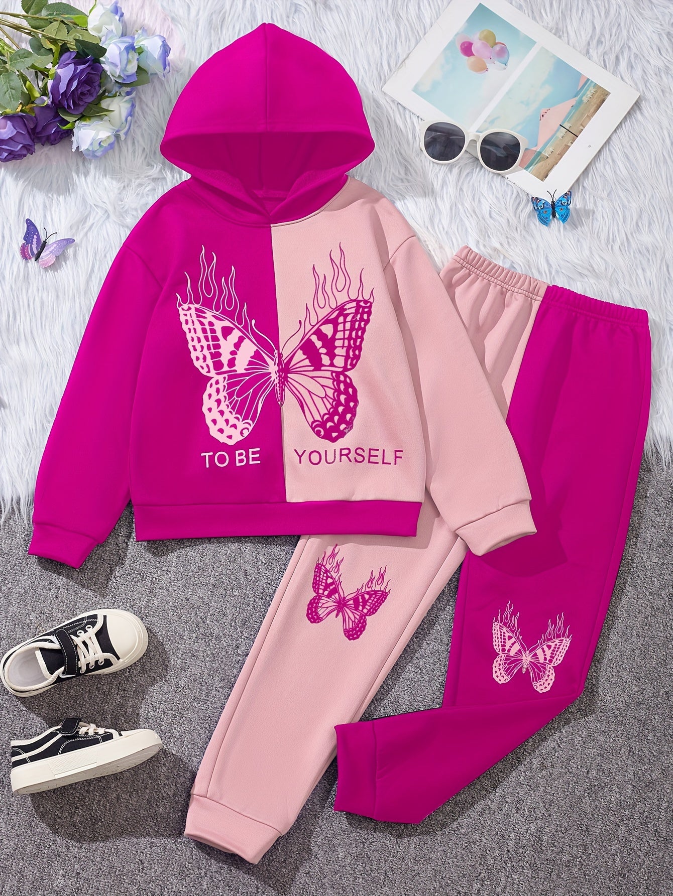 2-teiliges Outfit mit Schmetterlingsmuster Mädchen, Kapuzenpullover und Jogginghose
