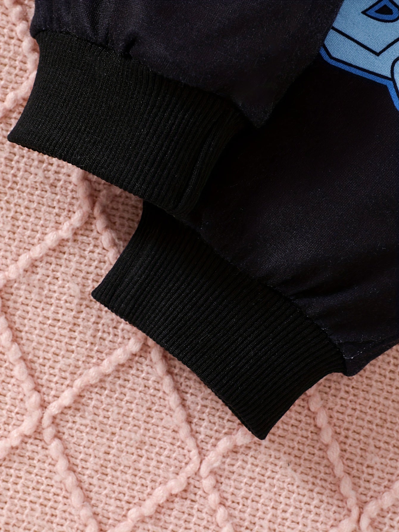 2-teiliges Set Langarm-Sweatshirt und Hose mit Graffiti-Herzen für Mädchen