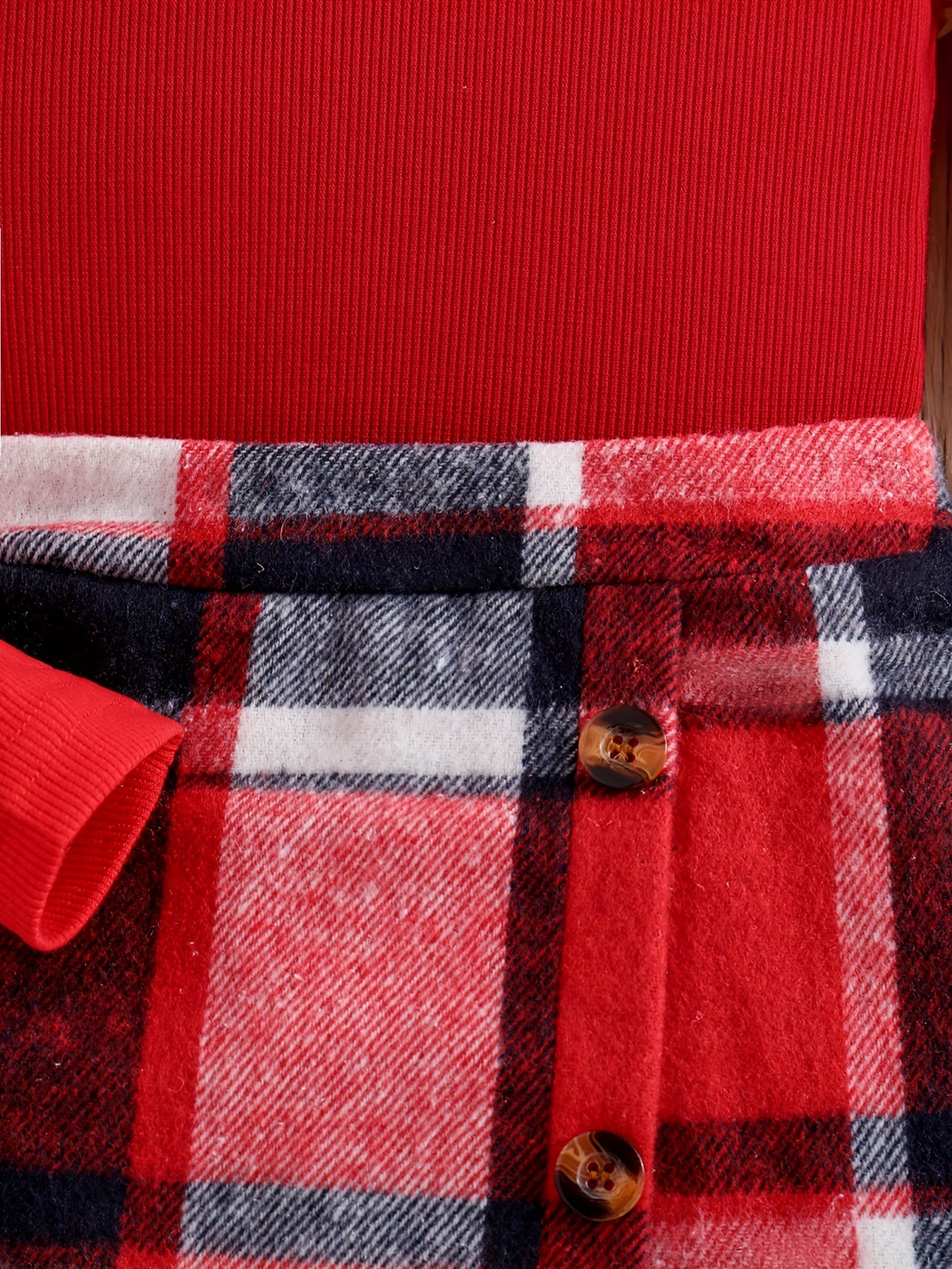 2-teiliges elegantes Mädchen-Outfit, Rollkragenoberteil und Rock mit Karomuster