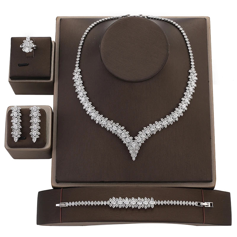 Schmuck Set HADIYANA Halskette Armband Ring Ohrringe BN7947 Modeschmuck