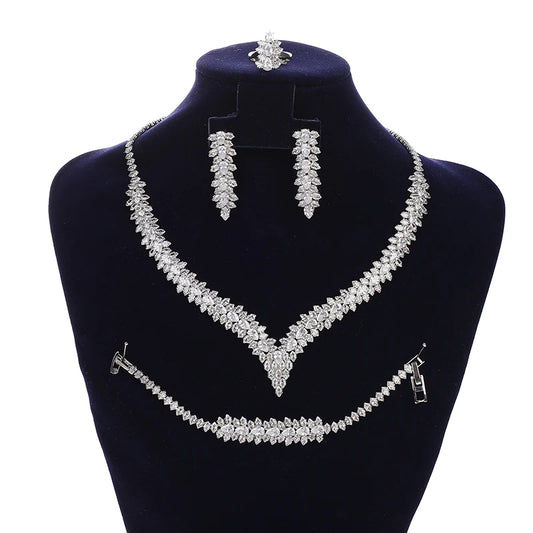 Schmuck Set HADIYANA Halskette Armband Ring Ohrringe BN7947 Modeschmuck