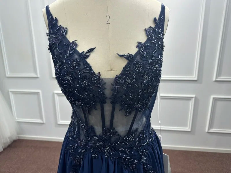 Elegantes Spaghetti-Träger Abendkleid Modell 2024