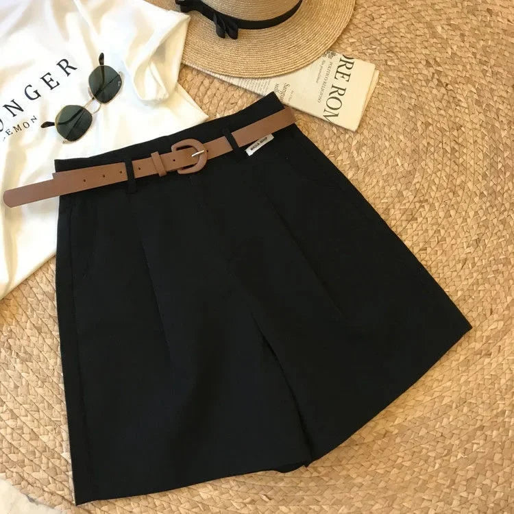 Neue Shorts mit weitem Bein für Damen Model 2024