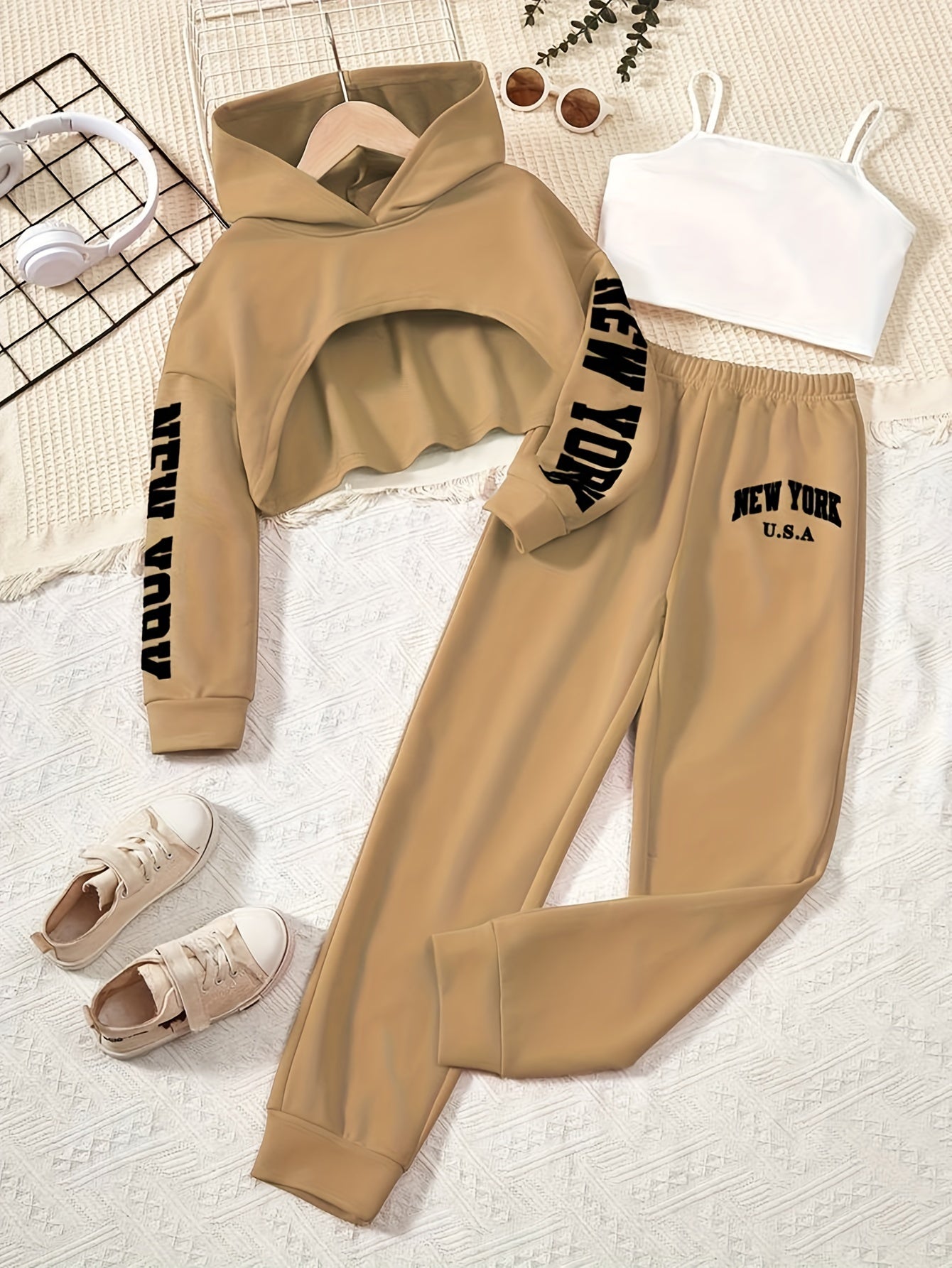 3-teiliges Outfit für Mädchen, mit kurzem Kapuzenpullover, Tanktop & Sporthose