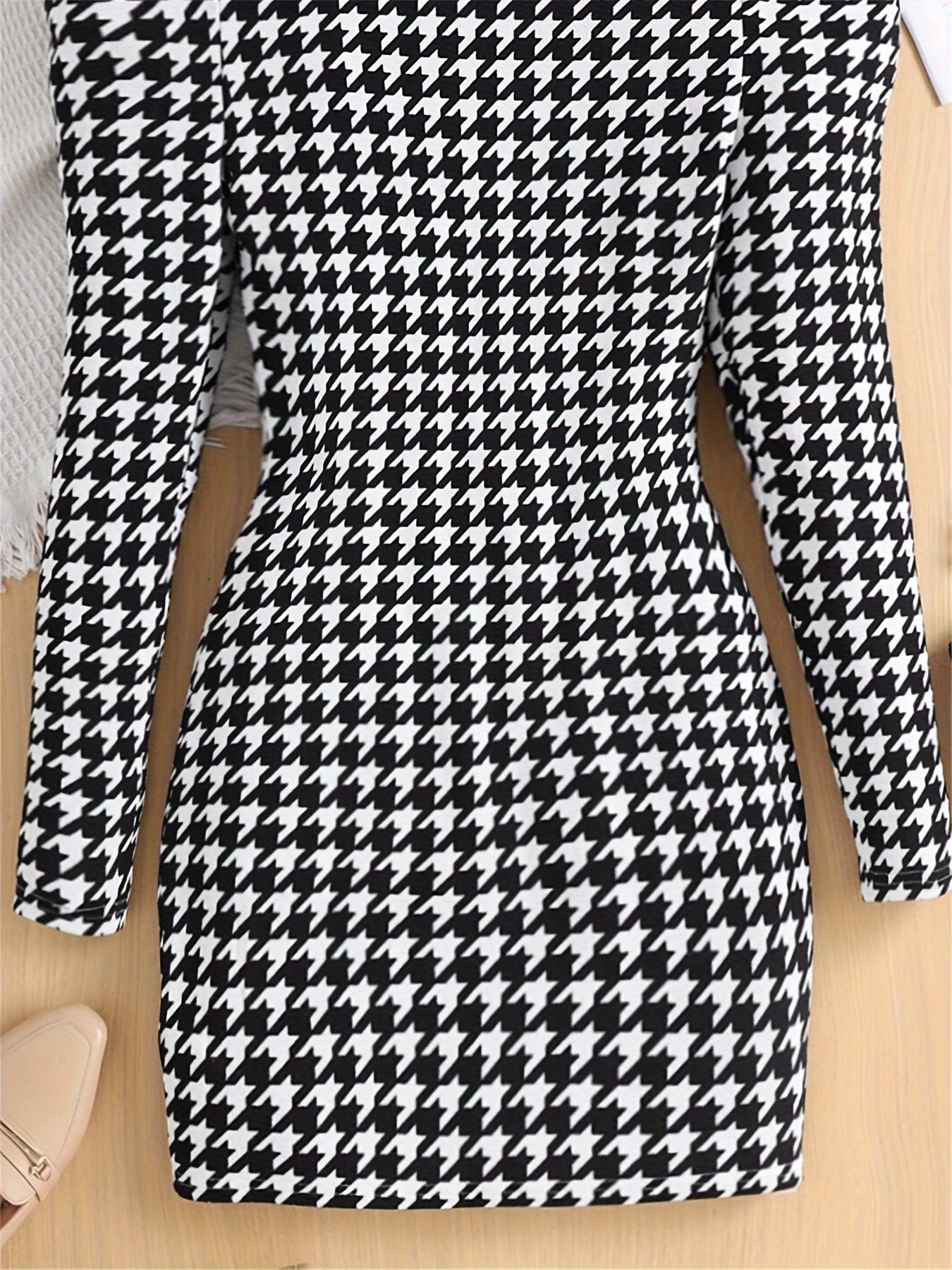 Vintage-Minikleid für Mädchen – hoher Halsausschnitt, lange Ärmel, tailliert