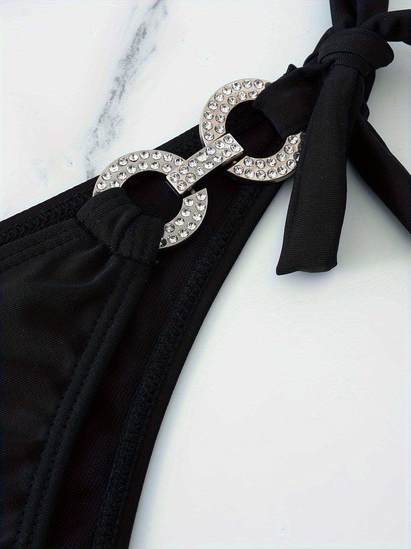 2-teiliges Bikini-Set mit Neckholder und Kettengliedern und Bindeband