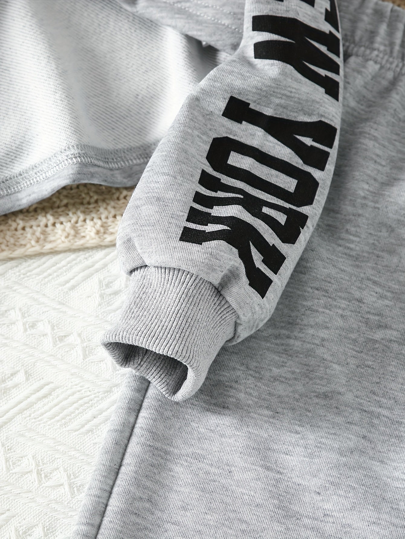 3-teiliges Outfit für Mädchen, mit kurzem Kapuzenpullover, Tanktop & Sporthose