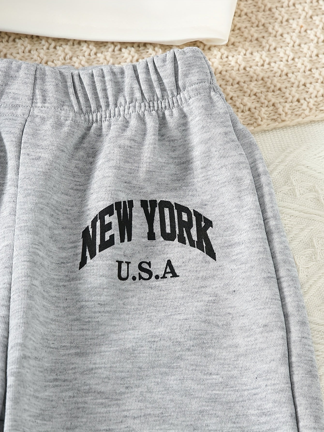 3-teiliges Outfit für Mädchen, mit kurzem Kapuzenpullover, Tanktop & Sporthose