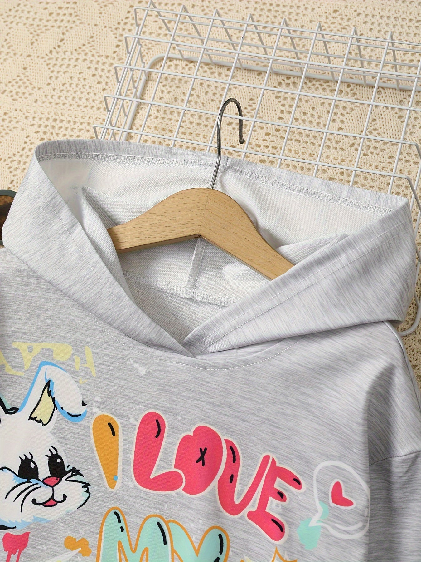 2-teiliges Set / Kapuzenpullover und Hose im Graffiti-Stil für Mädchen