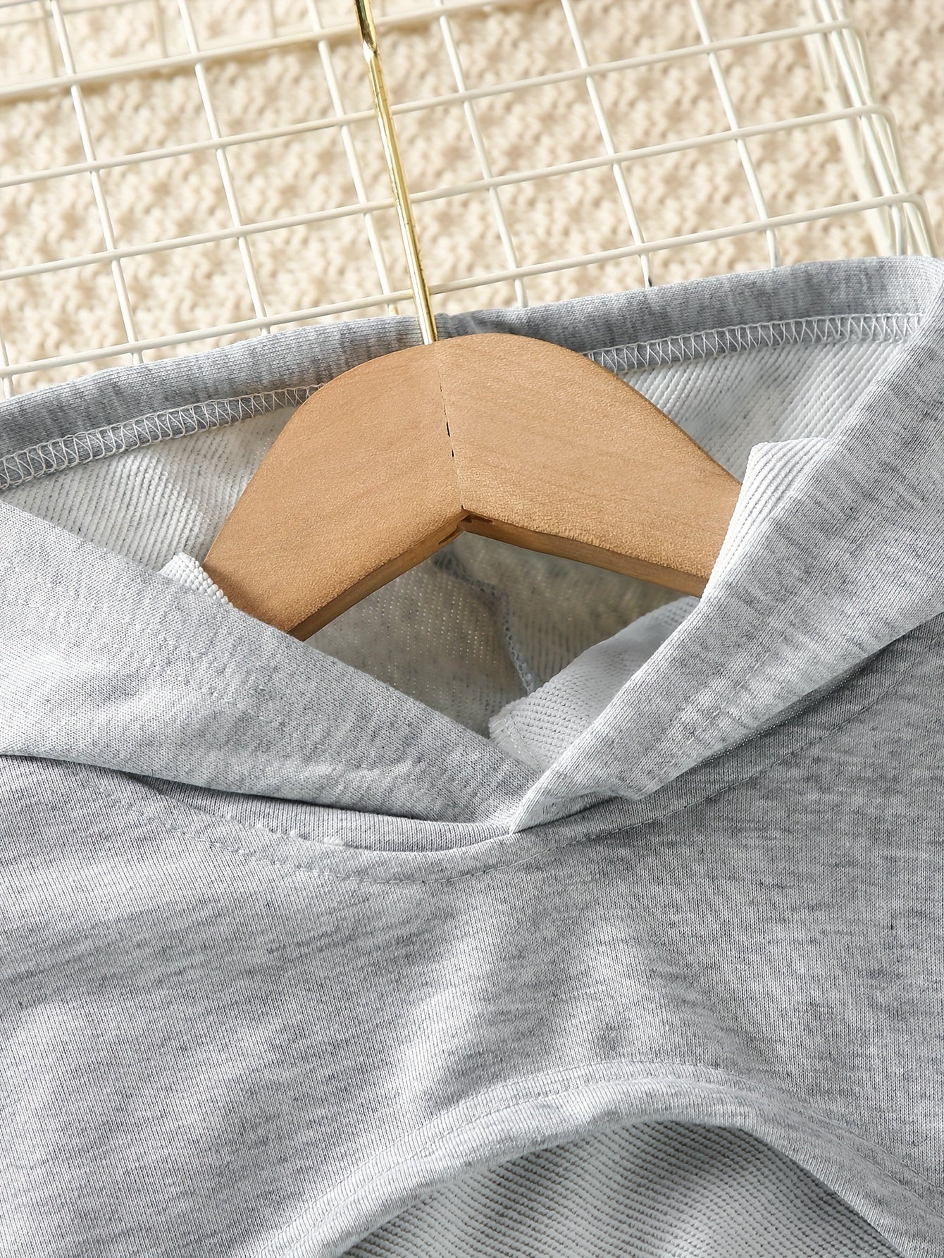 3-teiliges Outfit für Mädchen, mit kurzem Kapuzenpullover, Tanktop & Sporthose