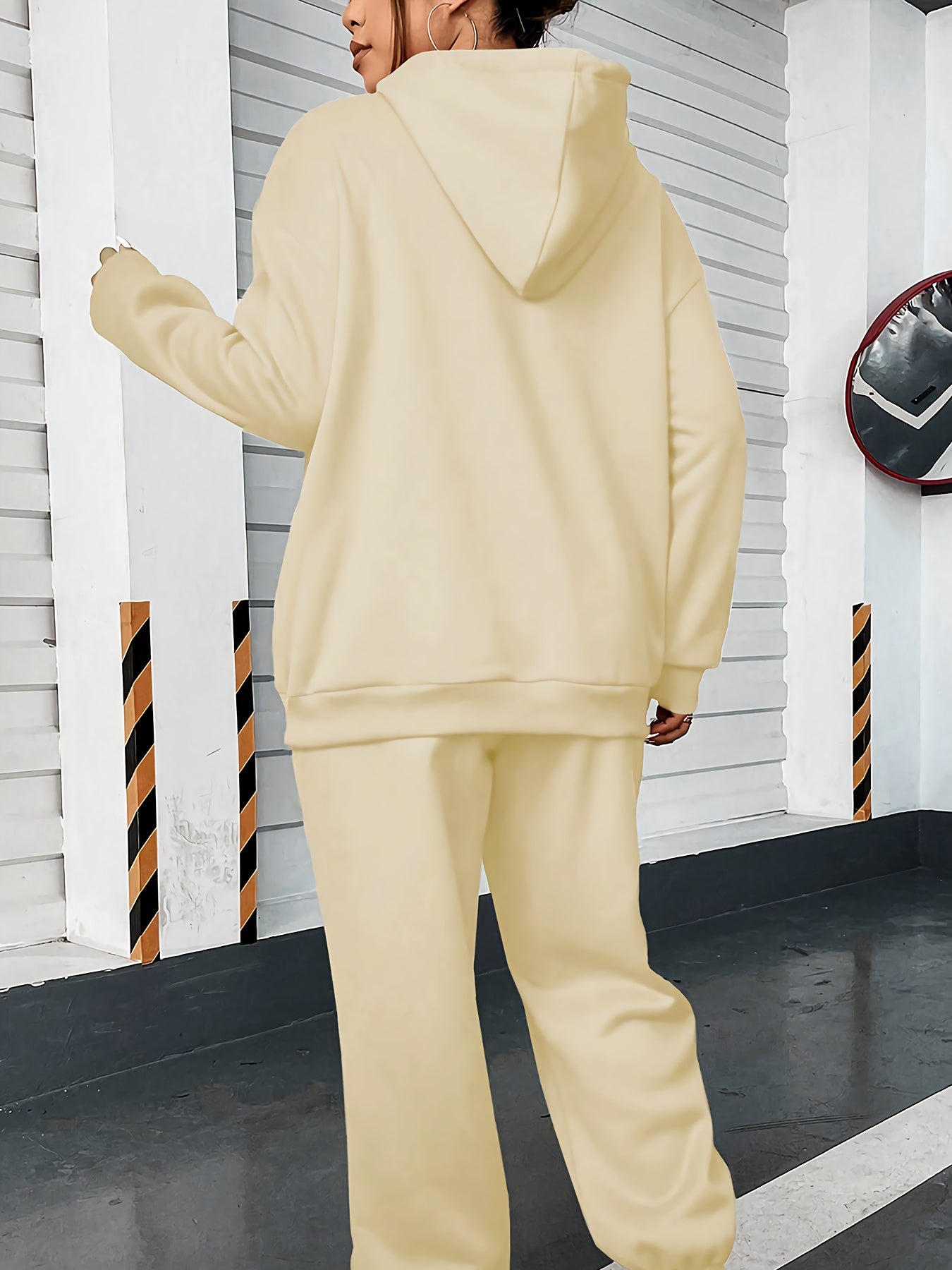 Neues Set aus Kapuzenpullover und Hose Jogging Anzug (Model 2024 Winter)