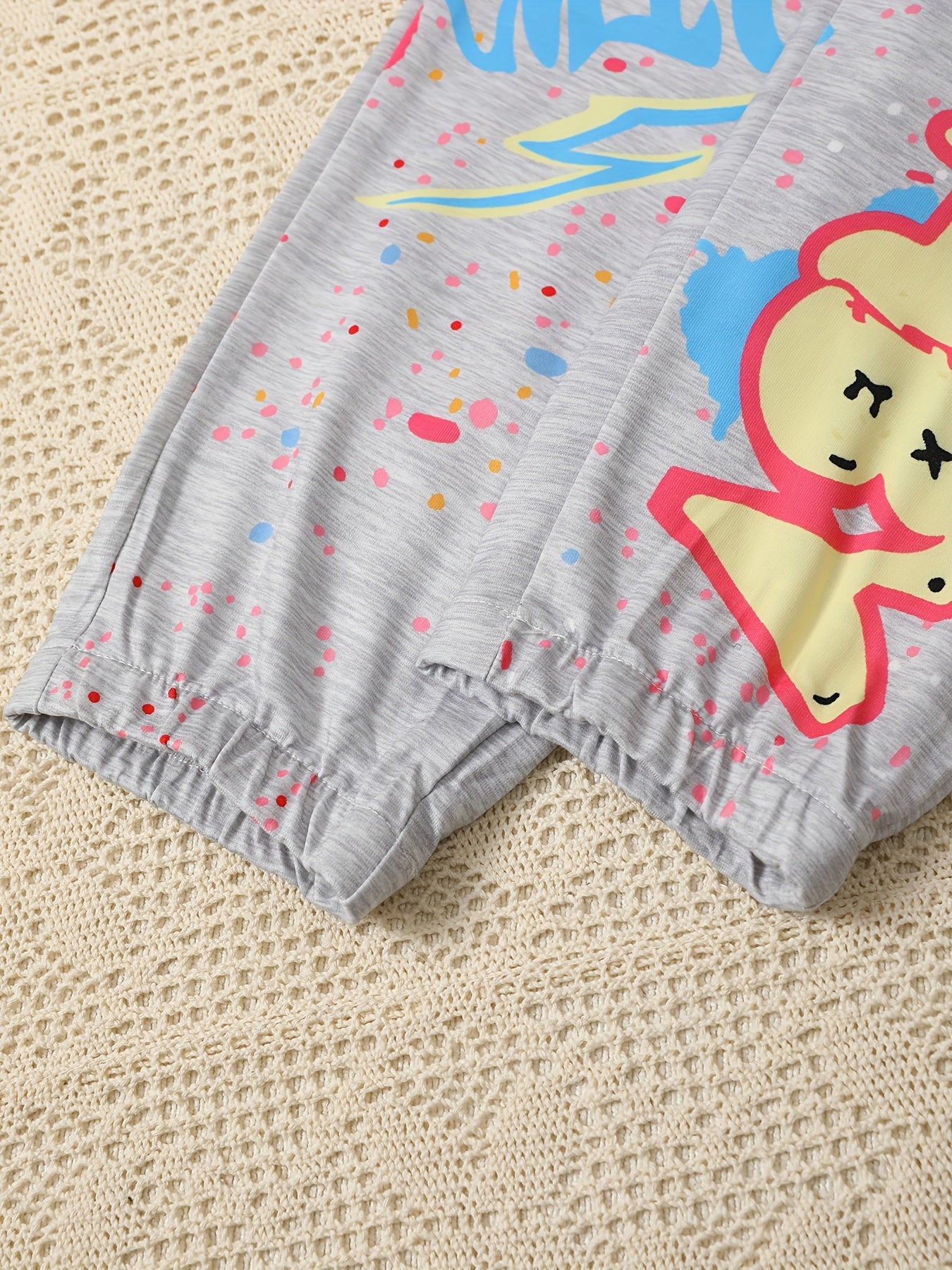 2-teiliges Set / Kapuzenpullover und Hose im Graffiti-Stil für Mädchen