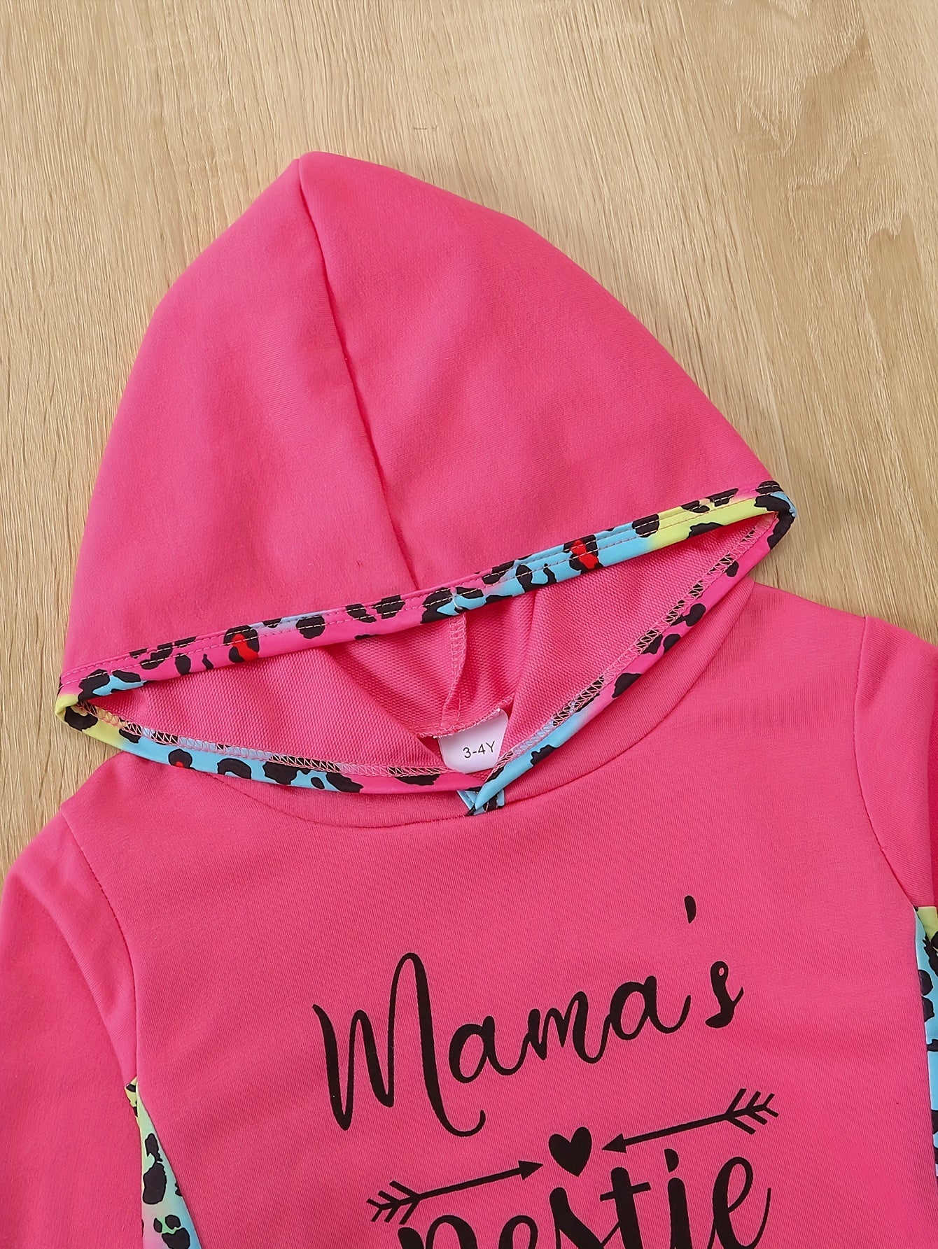 2-teiliges Mädchen-Set mit Kapuzenpullover und Jogginghose MAMA'S BESTIE