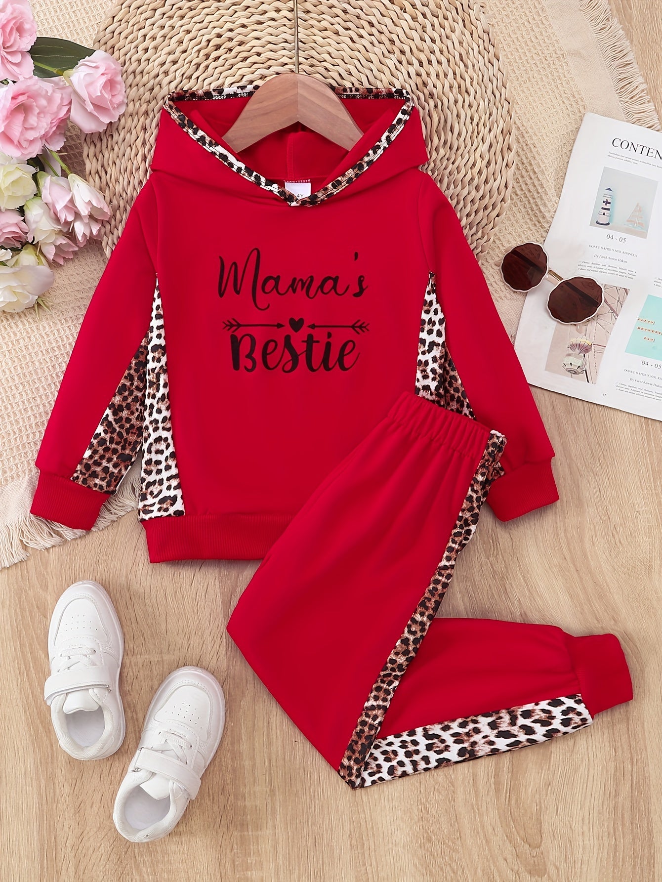 2-teiliges Mädchen-Set mit Kapuzenpullover und Jogginghose MAMA'S BESTIE